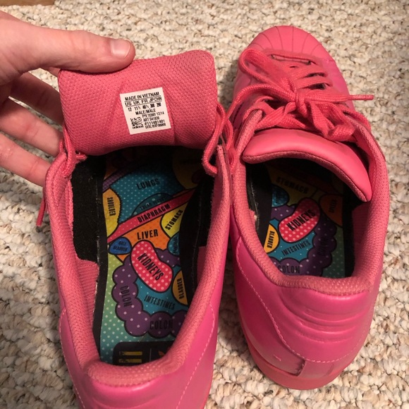 Adidas Men’s Hot Pink Pharrell Shell Toes size 12 - Picture 3 of 7